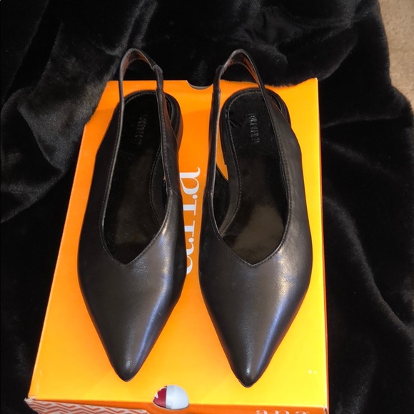 Black pointed toe flats! Perfect condition 🤩 - Picture 1 of 3